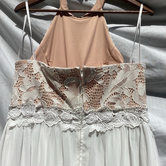 Jodi Kristopher tan and off white lace formal dress, size 15 - Picture 7 of 10
